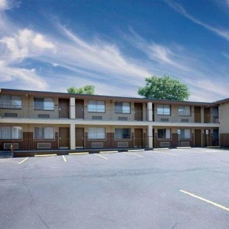 Days Inn Спокан Экстерьер фото
