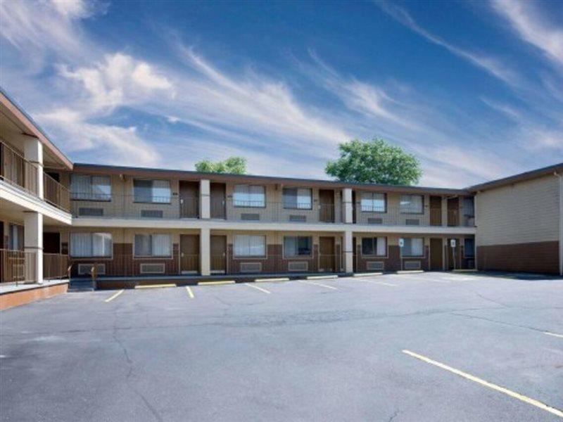 Days Inn Спокан Экстерьер фото