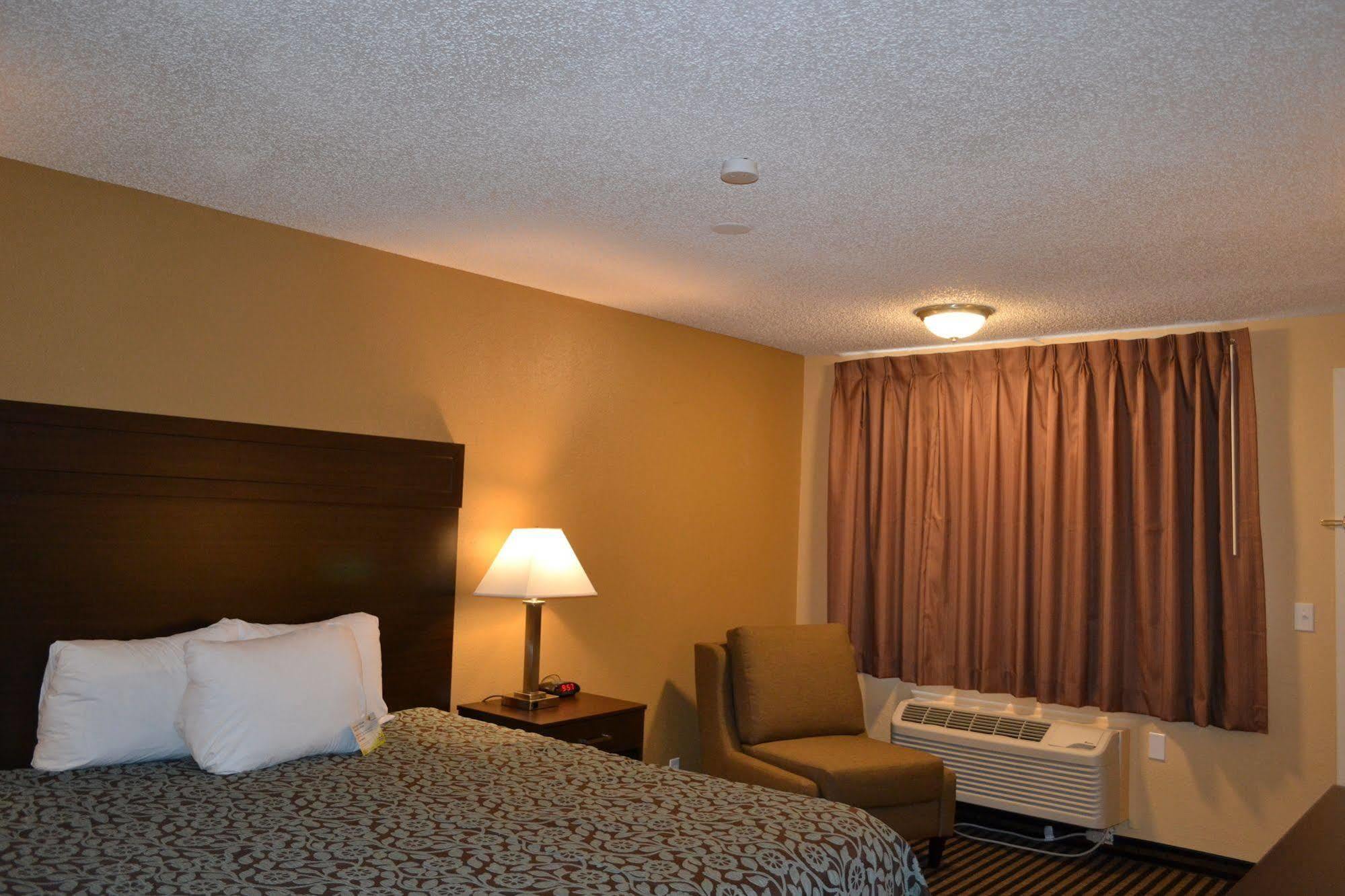 Days Inn Спокан Экстерьер фото