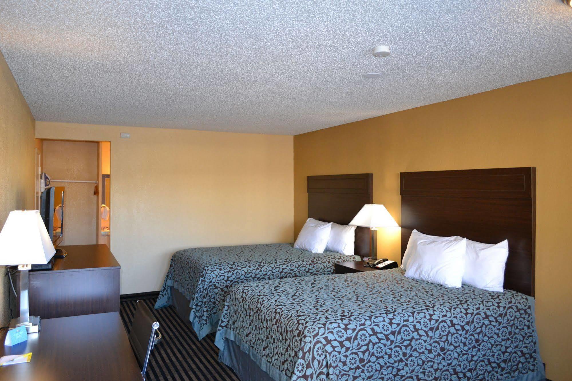 Days Inn Спокан Экстерьер фото